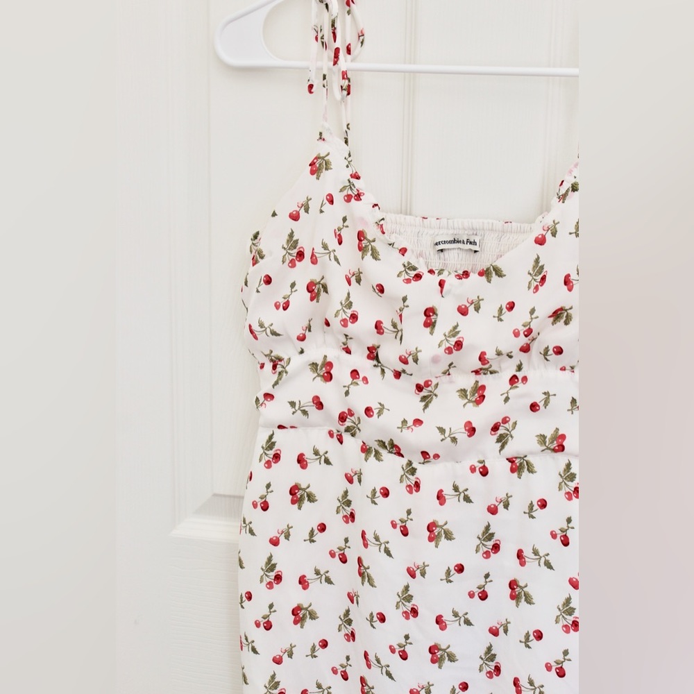 Abercrombie & Fitch Cherry Shoulder Tie Dress with w/ pockets